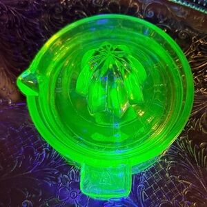 Vintage Uranium Federal Glass Citrus Reamer/Juicer